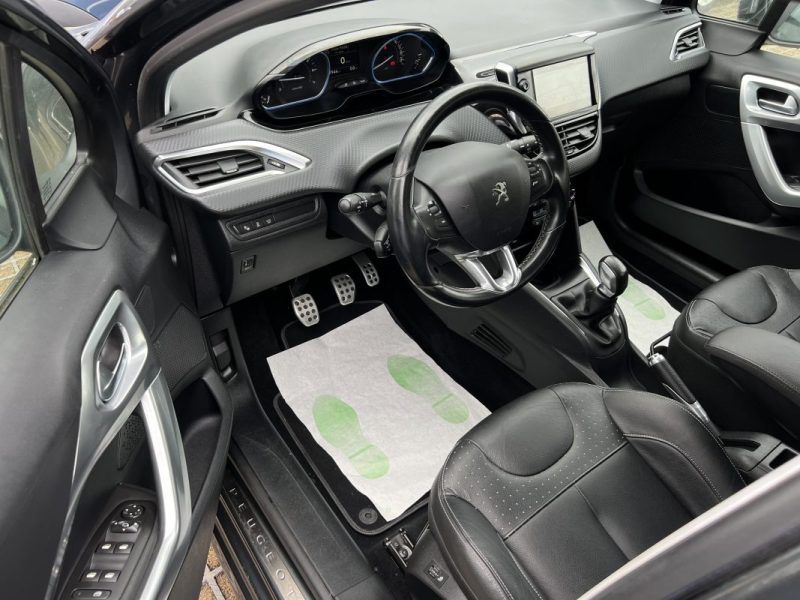 PEUGEOT 208 PHASE 2 FELINE 1.2 110 Cv TOIT PANO CUIR APPLE & ANDROID 17 900 Kms - GARANTIE 1 AN
