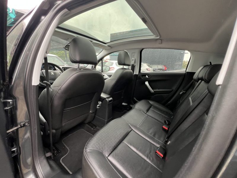 PEUGEOT 208 PHASE 2 FELINE 1.2 110 Cv TOIT PANO CUIR APPLE & ANDROID 17 900 Kms - GARANTIE 1 AN