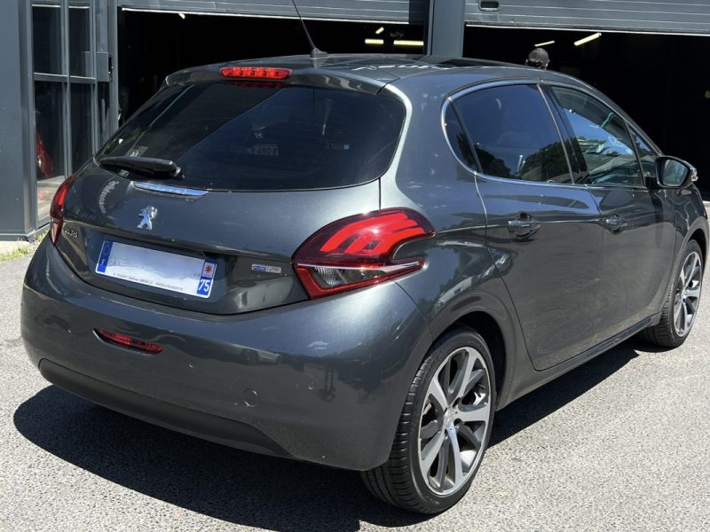 PEUGEOT 208 PHASE 2 FELINE 1.2 110 Cv TOIT PANO CUIR APPLE & ANDROID 17 900 Kms - GARANTIE 1 AN