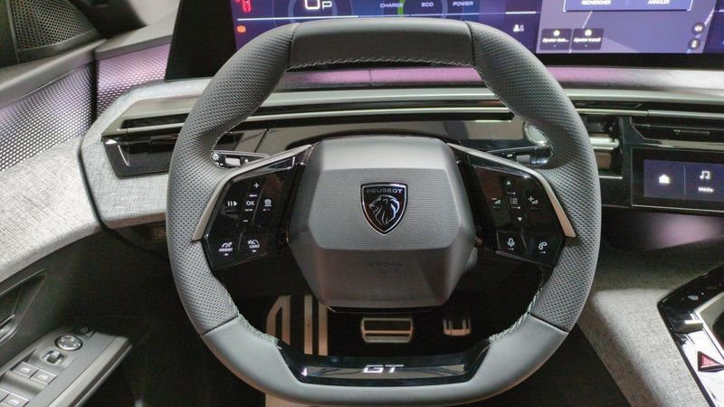 Peugeot 3008 nouveau Hybrid 145 e-dcs6 gt