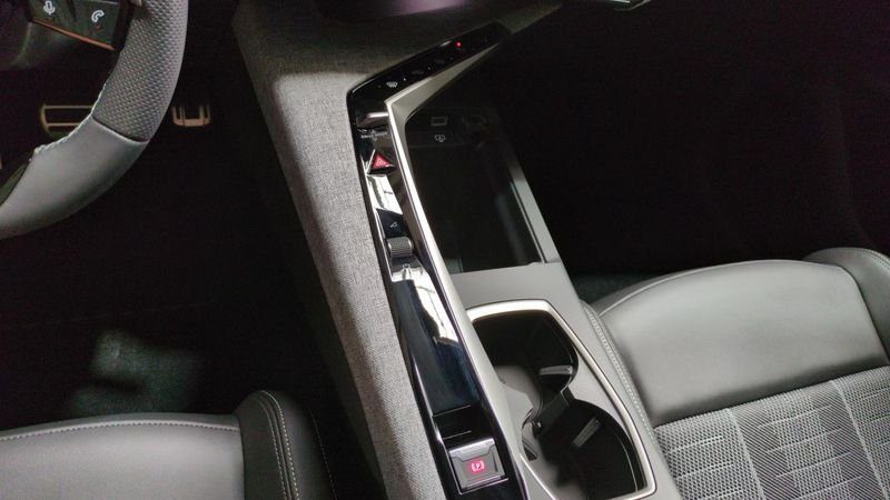 Peugeot 3008 nouveau Hybrid 145 e-dcs6 gt