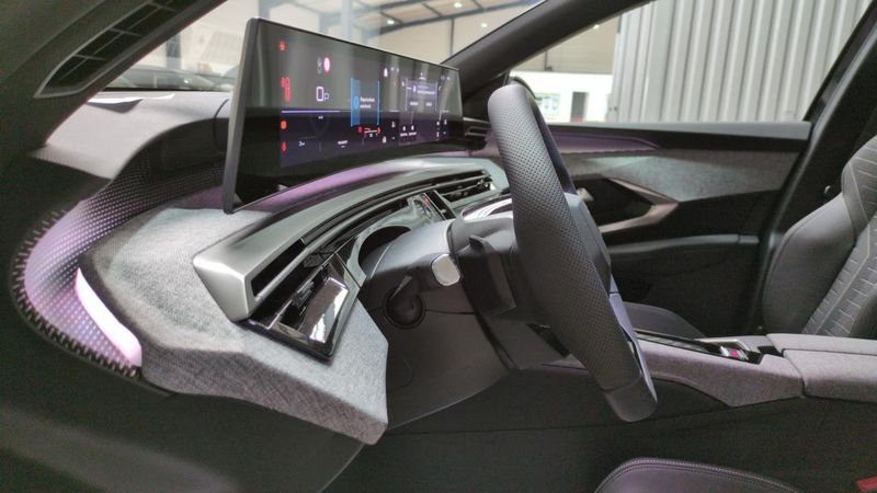 Peugeot 3008 nouveau Hybrid 145 e-dcs6 gt