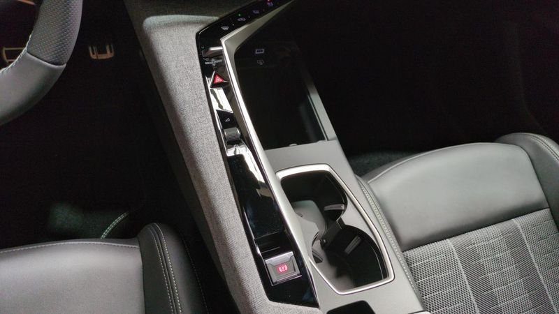 Peugeot 5008 nouveau Hybrid 145 e-dcs6 gt