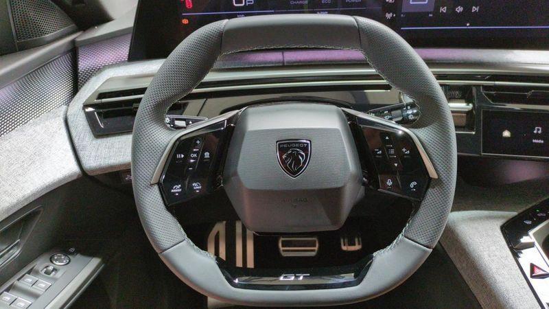 Peugeot 5008 nouveau Hybrid 145 e-dcs6 gt