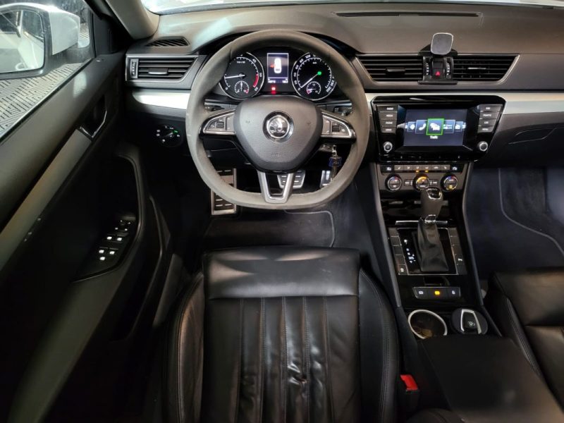 SKODA SUPERB 1.6 TDI 120CV SPORTLINE / TOIT OUVRANT + SIEGES CUIR ELECTRIQUES + VOLANT ALCANTARA /