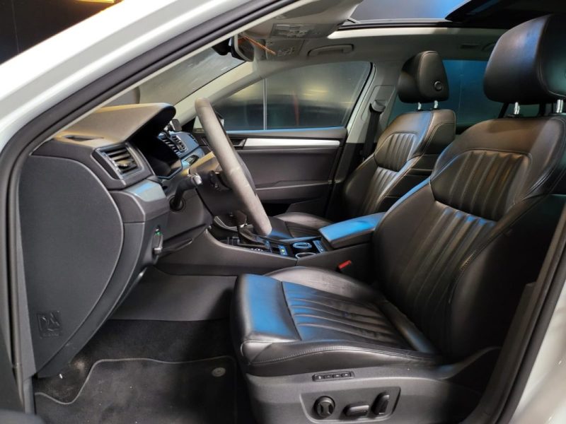 SKODA SUPERB 1.6 TDI 120CV SPORTLINE / TOIT OUVRANT + SIEGES CUIR ELECTRIQUES + VOLANT ALCANTARA /