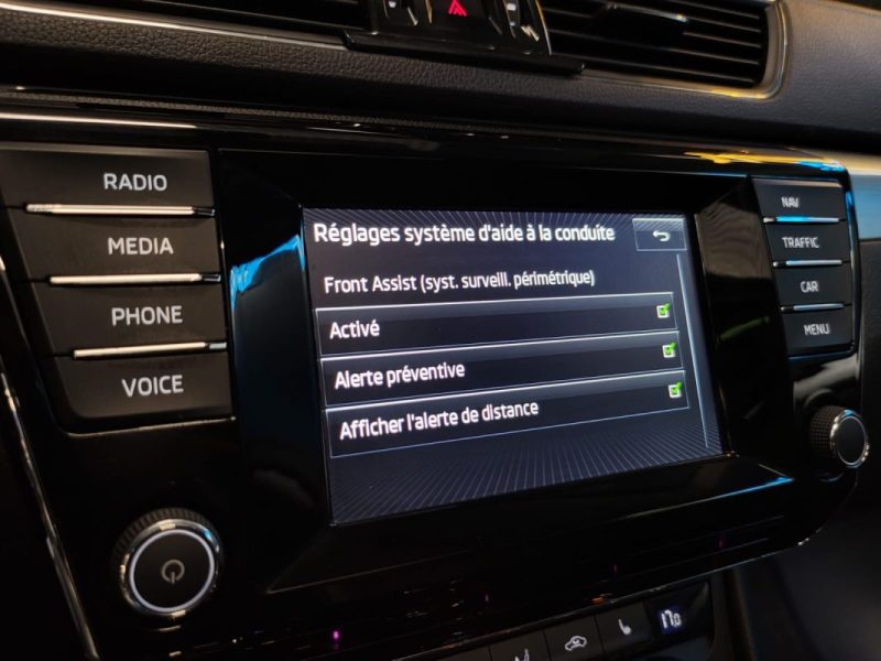 SKODA SUPERB 1.6 TDI 120CV SPORTLINE / TOIT OUVRANT + SIEGES CUIR ELECTRIQUES + VOLANT ALCANTARA /