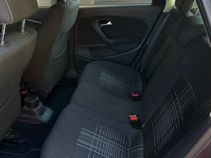 VOLKSWAGEN POLO 2015