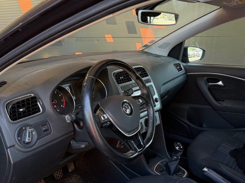 VOLKSWAGEN POLO 2015