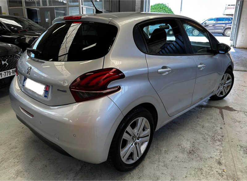 PEUGEOT 208 2016