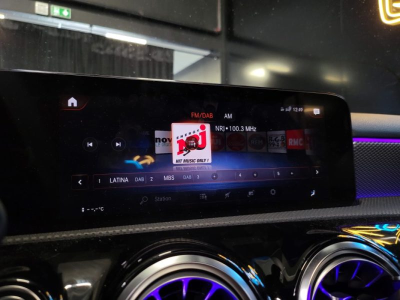 MERCEDES CLASSE A 180 136ch PROGRESSIVE LINE / TOIT OUVRANT + LUMIERE D'AMBIANCE + SIEGES CHAUFFANTS