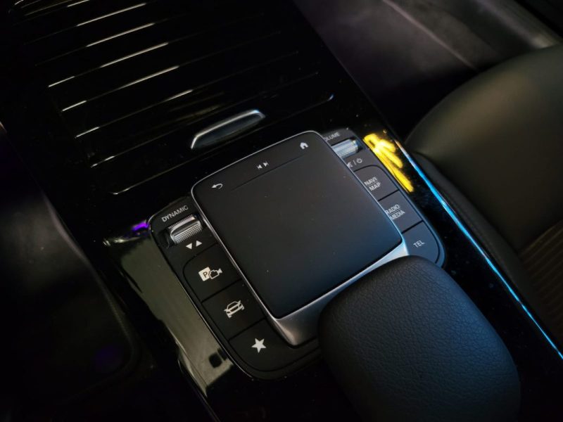 MERCEDES CLASSE A 180 136ch PROGRESSIVE LINE / TOIT OUVRANT + LUMIERE D'AMBIANCE + SIEGES CHAUFFANTS