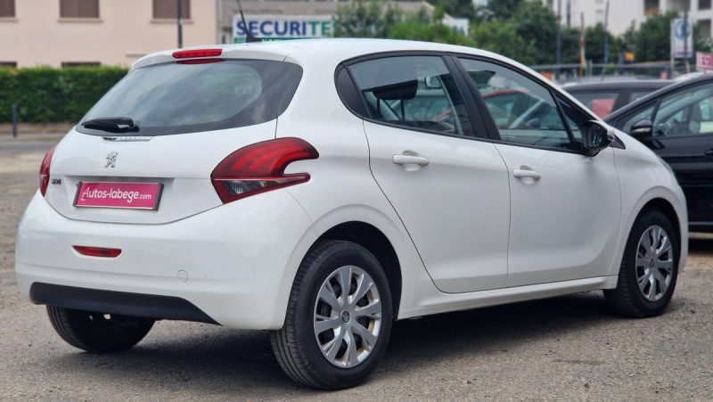 PEUGEOT 208 2020