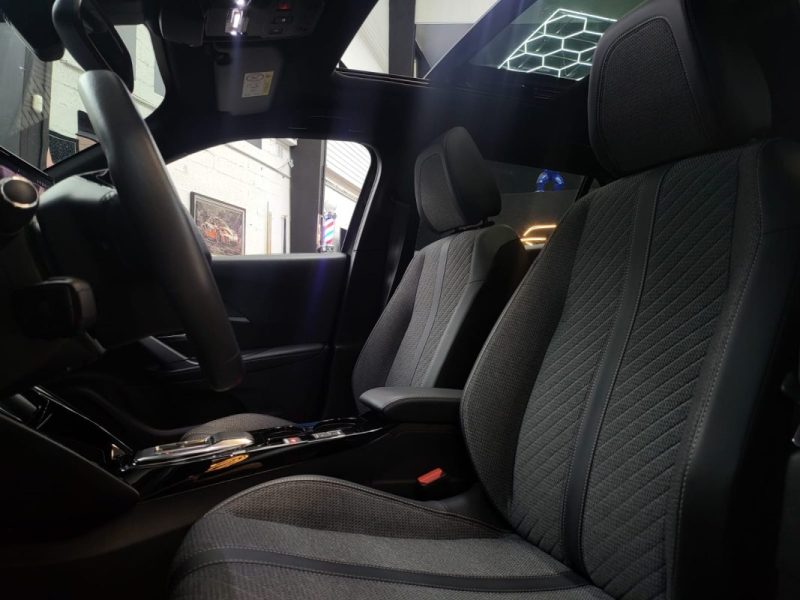 PEUGEOT 2008 e-2008 156ch Allure