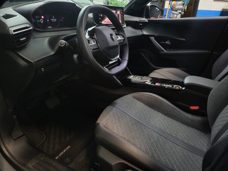 PEUGEOT 2008 e-2008 156ch Allure