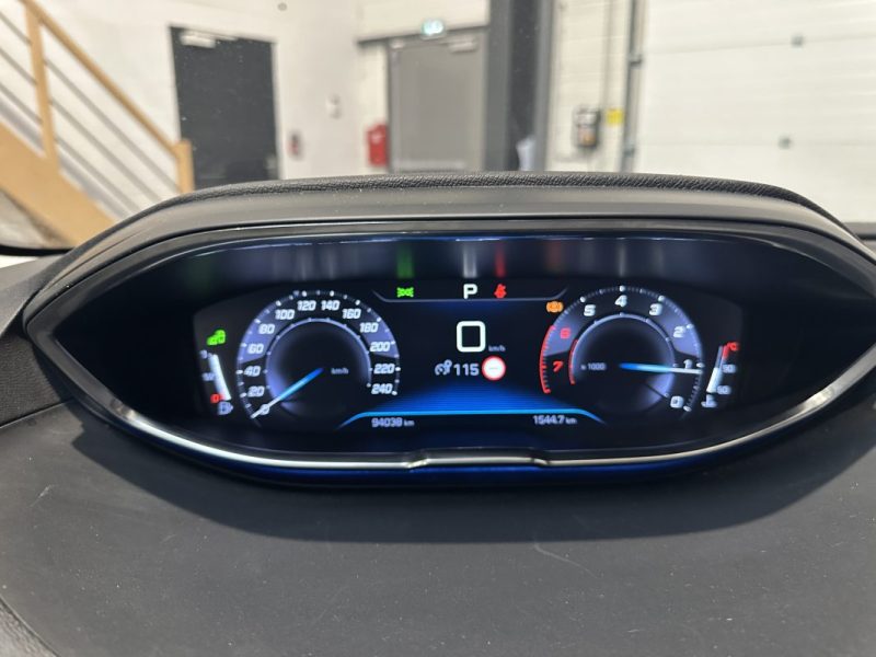 PEUGEOT 3008 1.2 PureTech 130ch Allure S&S EAT8 - DISTRIBUTION OK