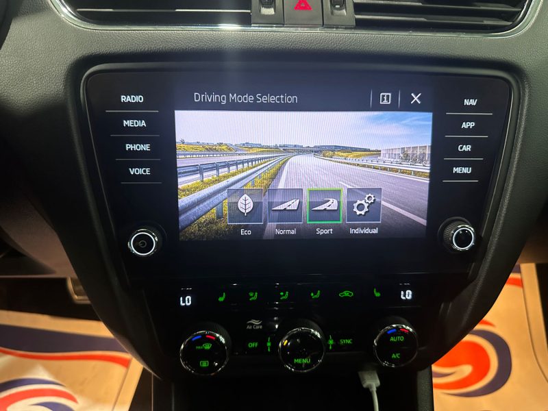 SKODA OCTAVIA COMBI 2.0 TDI 184 4X4 RS DSG7