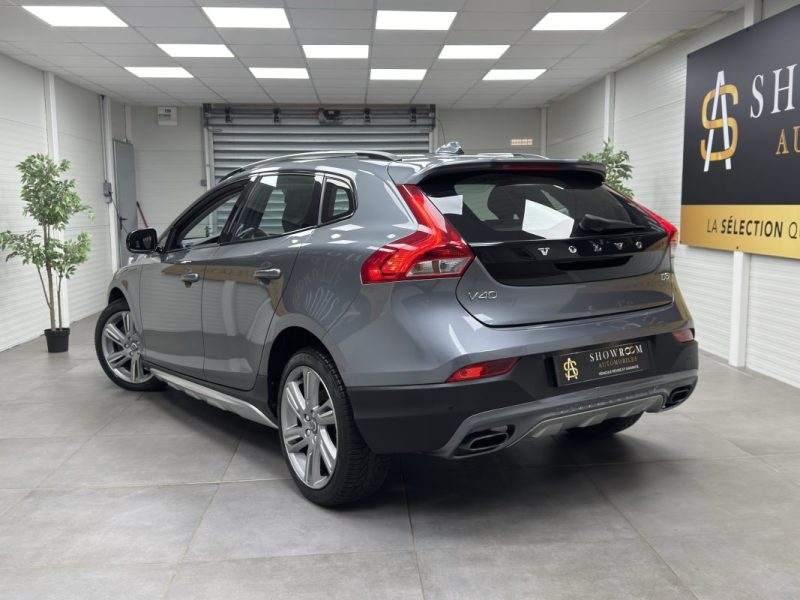 VOLVO V40 Cross Country D3 150ch - Momentum Business