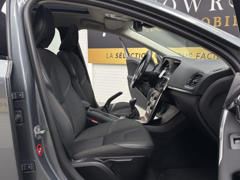 VOLVO V40 Cross Country D3 150ch - Momentum Business