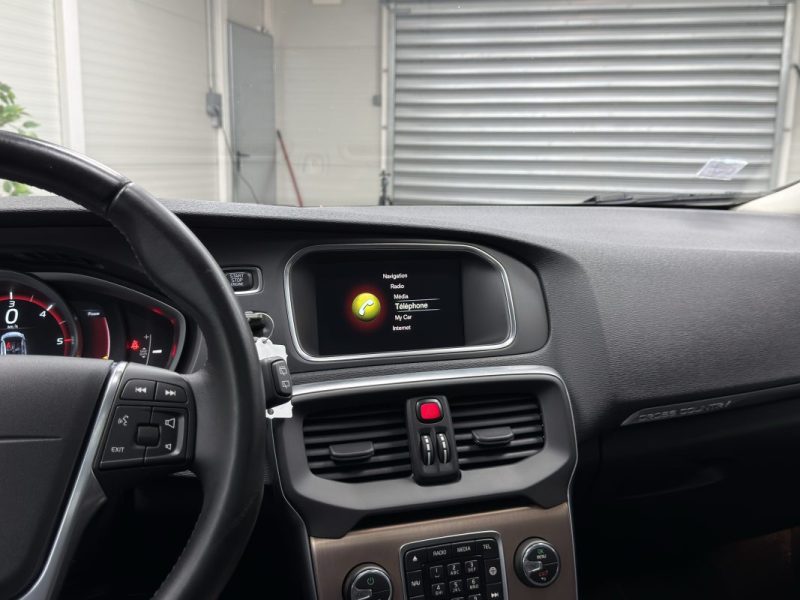 VOLVO V40 Cross Country D3 150ch - Momentum Business