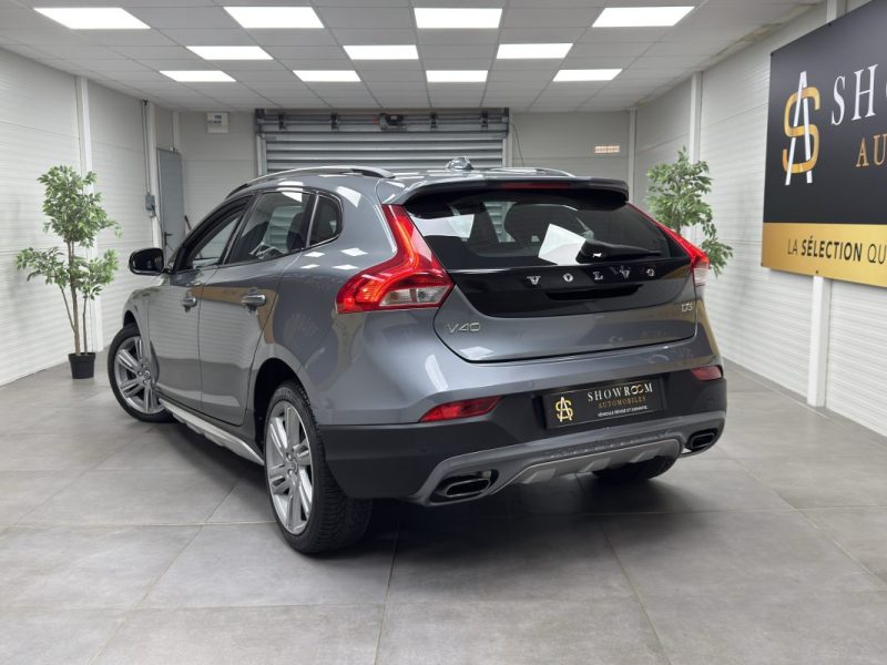 VOLVO V40 Cross Country D3 150ch - Momentum Business