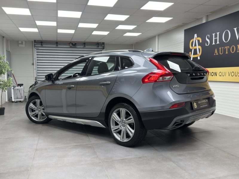 VOLVO V40 Cross Country D3 150ch - Momentum Business