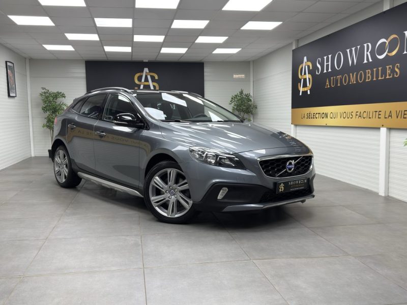 VOLVO V40 Cross Country D3 150ch - Momentum Business