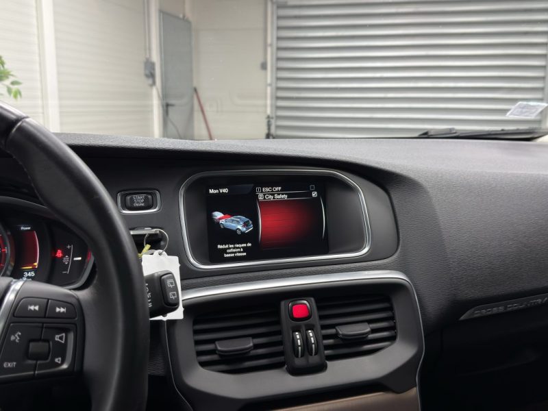 VOLVO V40 Cross Country D3 150ch - Momentum Business