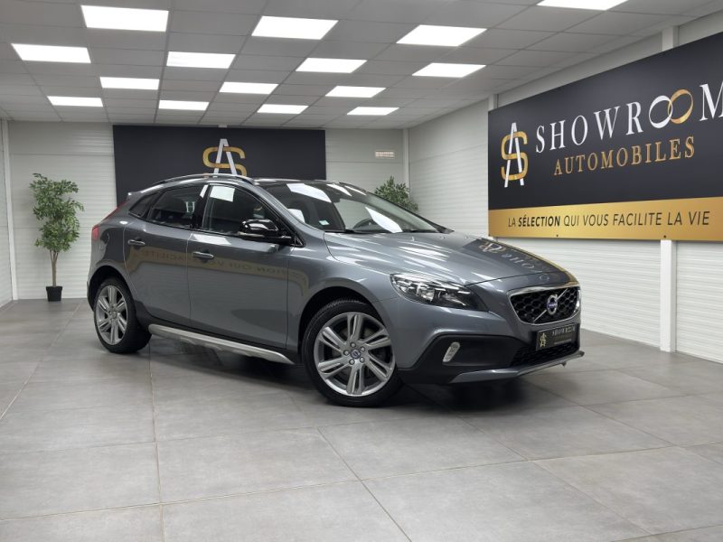 VOLVO V40 Cross Country D3 150ch - Momentum Business