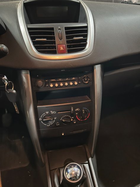 PEUGEOT 207 1.4i 95ch