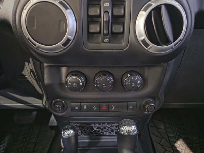 JEEP WRANGLER UNLIMITED 2.8 CRD 200ch Sahara BVA / DISTRI A JOUR