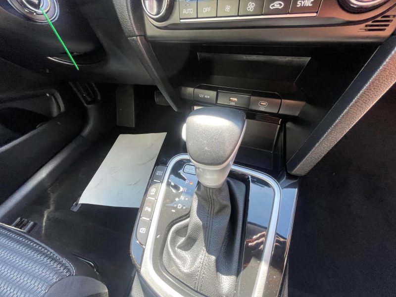 KIA CEE-D 3 2024 1.6 CRDI - 16V TURBO HYBRID POUR EXPORT OU PRO