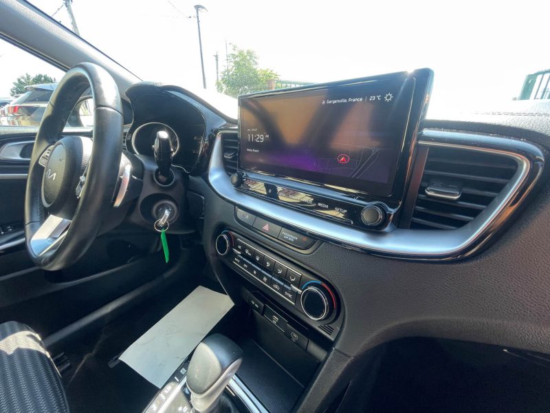 KIA CEE-D 3 2024 1.6 CRDI - 16V TURBO HYBRID POUR EXPORT OU PRO