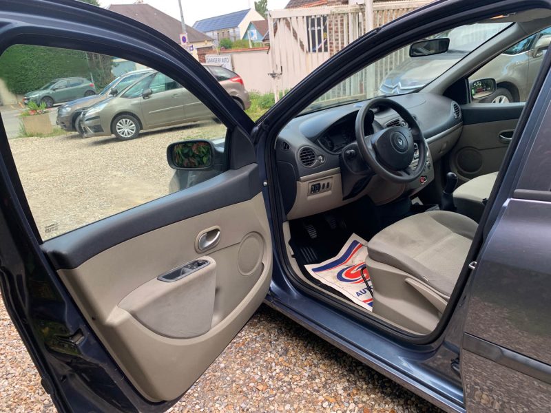 RENAULT CLIO 2007 1.2 16 v