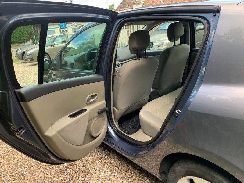 RENAULT CLIO 2007 1.2 16 v