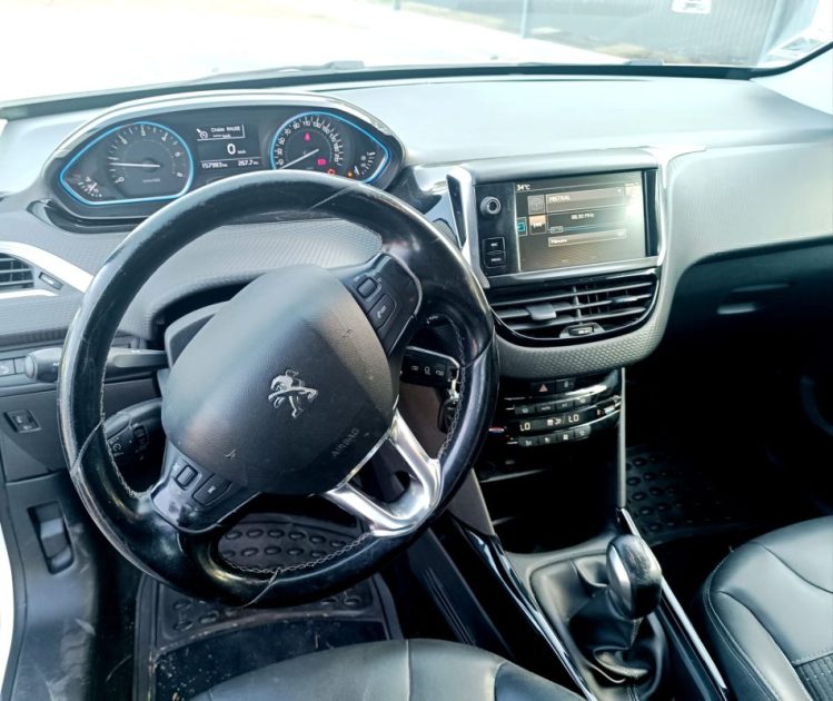 PEUGEOT 2008 1.6 BlueHDi 100ch BVM5 Crossway ALLURE, 5 cv, 5 portes, 2016 garantie 3 mois