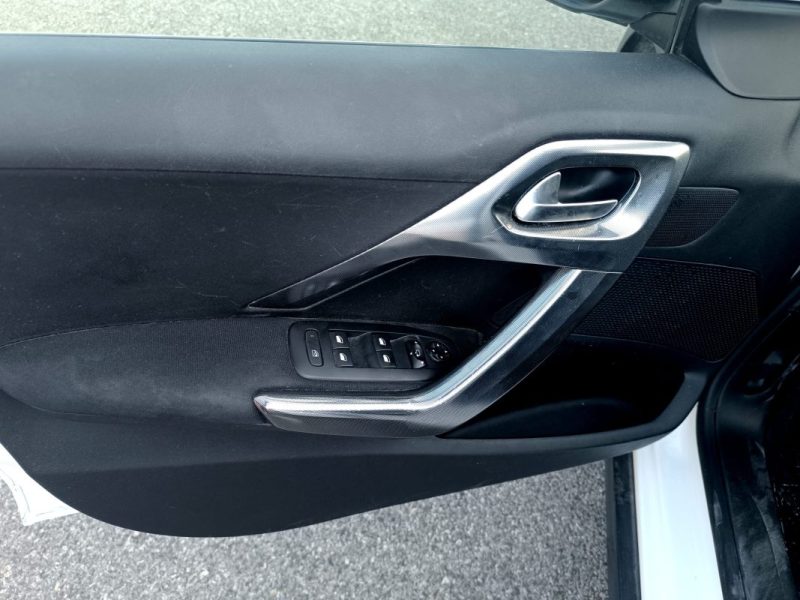 PEUGEOT 2008 1.6 BlueHDi 100ch BVM5 Crossway ALLURE, 5 cv, 5 portes, 2016 garantie 3 mois