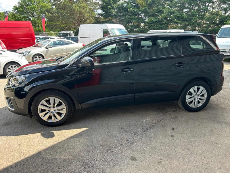 PEUGEOT 5008 2020