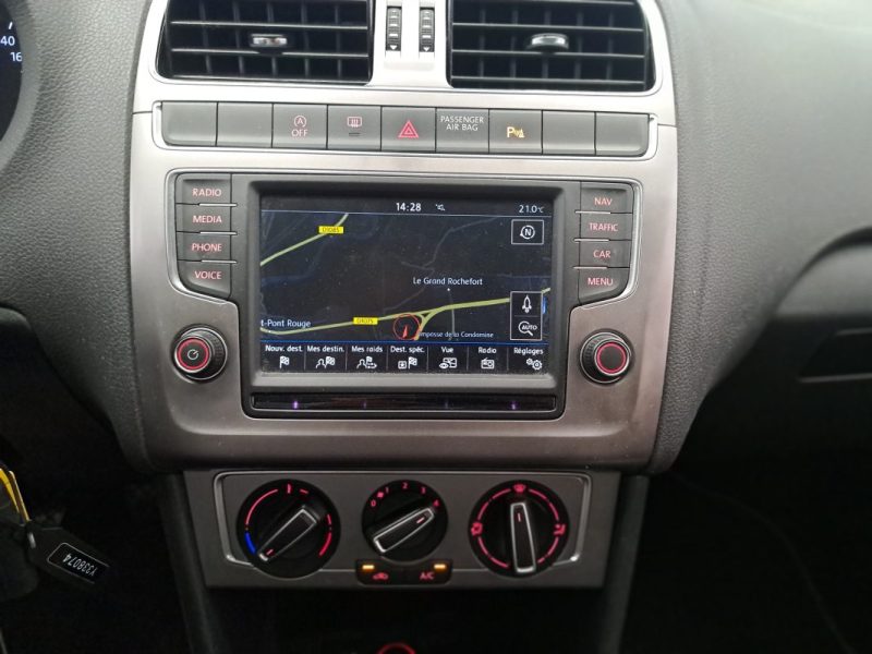 VOLKSWAGEN POLO 2015