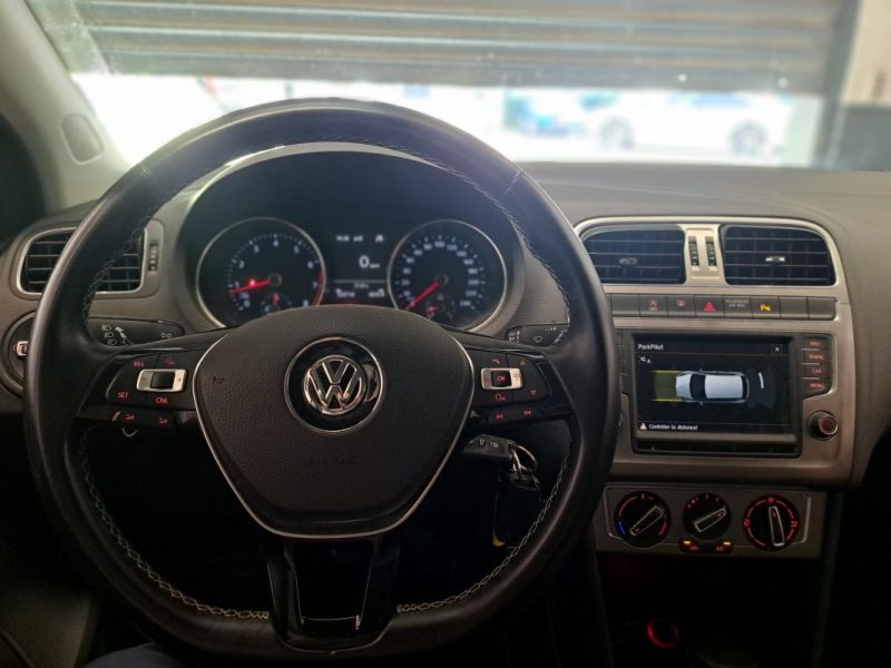 VOLKSWAGEN POLO 2015