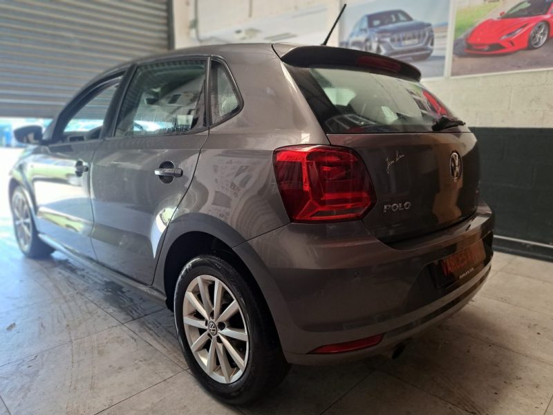 VOLKSWAGEN POLO 2015
