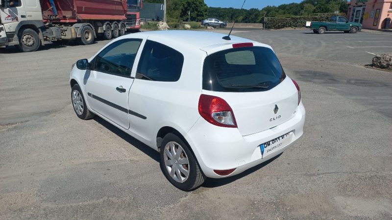 RENAULT CLIO 1ER MAIN TVA 2011