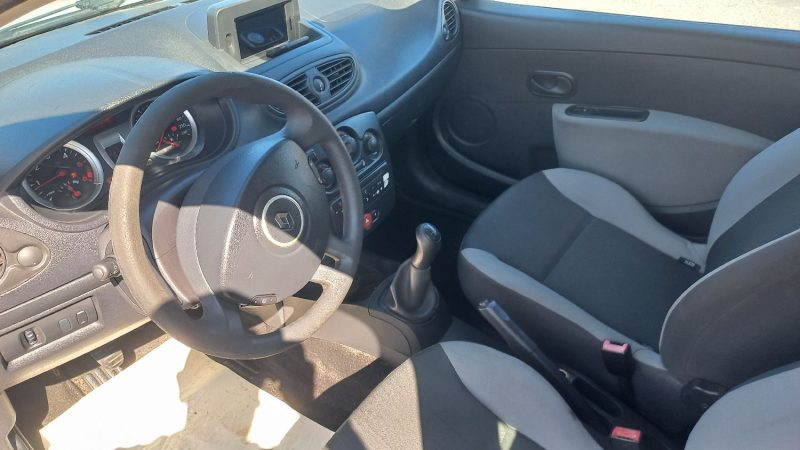 RENAULT CLIO 1ER MAIN TVA 2011