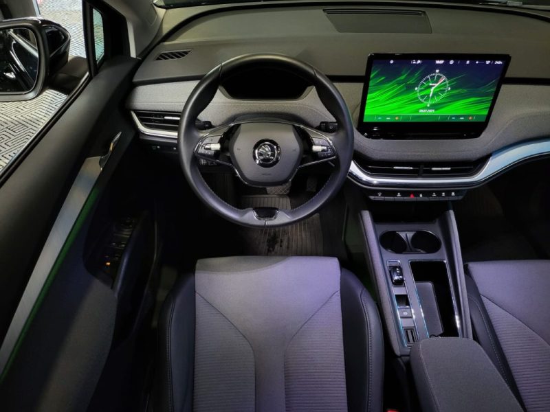 SKODA ENYAQ iV60 180ch / TOIT PANO / LUMIERE D'AMBIANCE / CAMERA DE RECUL / CARPLAY 