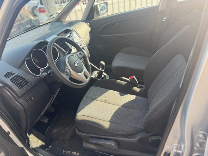 KIA VENGA 2011