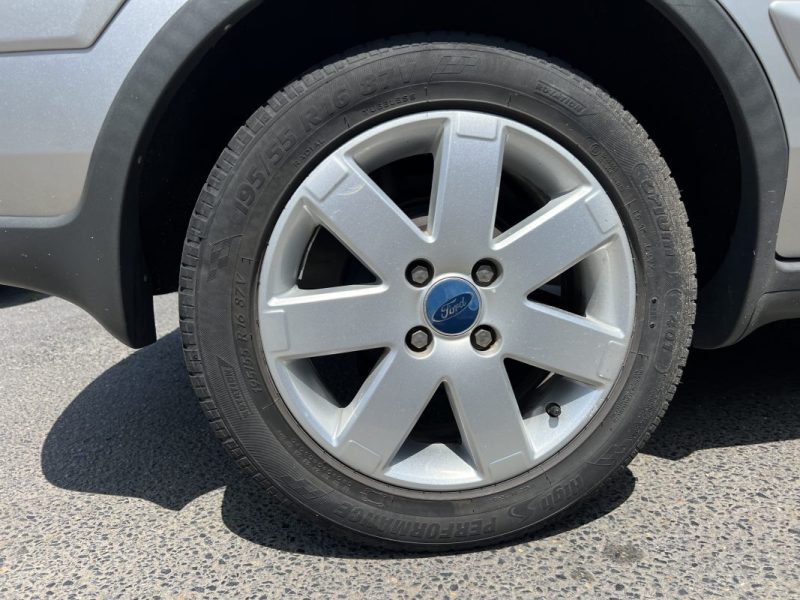 FORD FUSION 1.6 100 Cv CLIMATISATION AUTO BLUETOOTH PAIEMENT 4x CV POSSIBLE - GARANTIE 1 AN