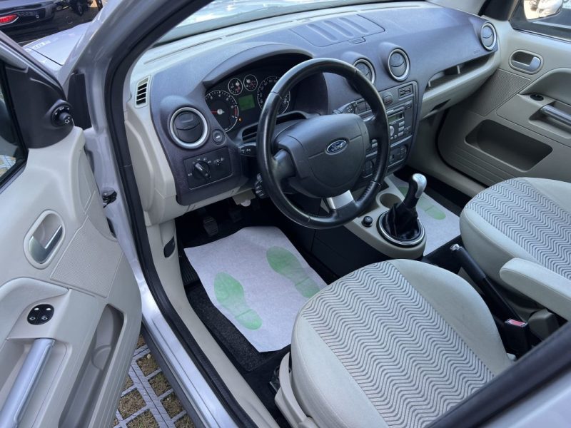 FORD FUSION 1.6 100 Cv CLIMATISATION AUTO BLUETOOTH PAIEMENT 4x CV POSSIBLE - GARANTIE 1 AN