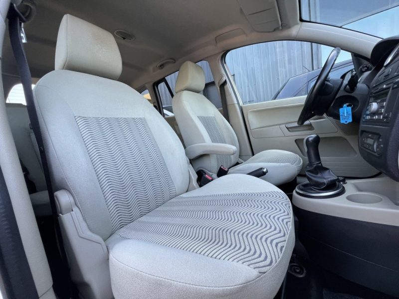 FORD FUSION 1.6 100 Cv CLIMATISATION AUTO BLUETOOTH PAIEMENT 4x CV POSSIBLE - GARANTIE 1 AN