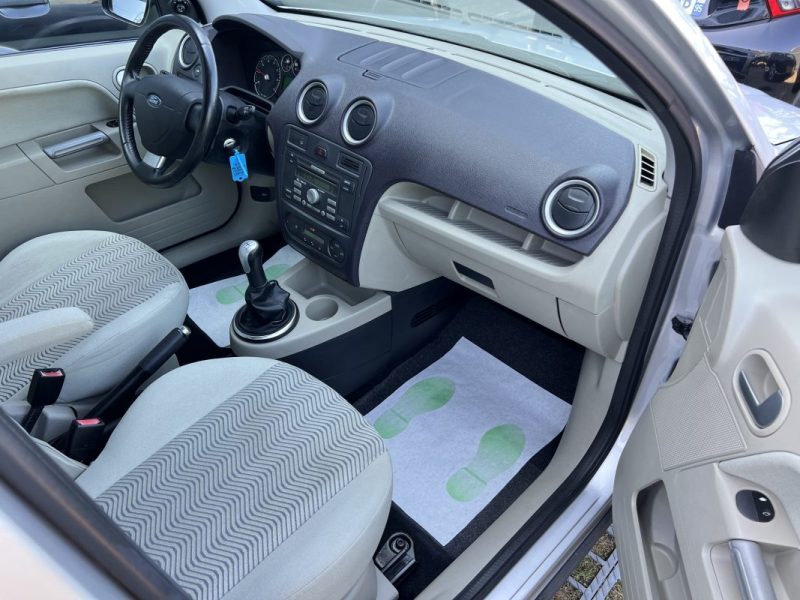 FORD FUSION 1.6 100 Cv CLIMATISATION AUTO BLUETOOTH PAIEMENT 4x CV POSSIBLE - GARANTIE 1 AN