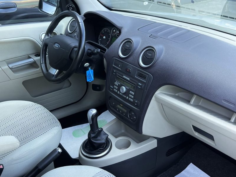 FORD FUSION 1.6 100 Cv CLIMATISATION AUTO BLUETOOTH PAIEMENT 4x CV POSSIBLE - GARANTIE 1 AN